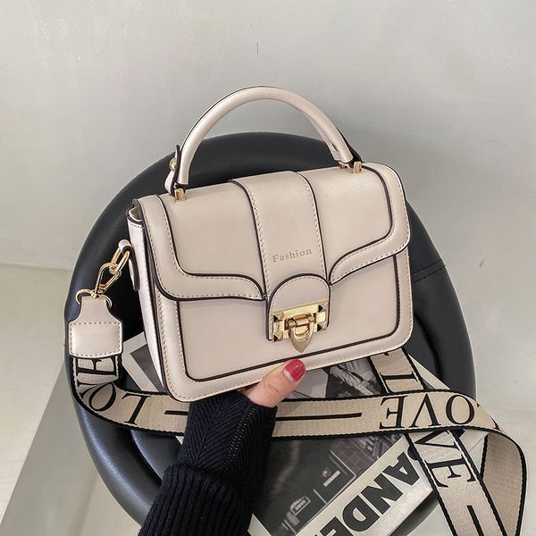 2021 square single korean fashion wide shoulder strap small handbag women's messenger bag
2021 square single korean fashion wide shoulder strap small handbag women's messenger bag