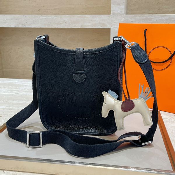 shoulder bags women crossbody bags purse fashion plain cowhide genuine leather hasp wide shoulder strap parts high qualiy v4b
shoulder bags women crossbody bags purse fashion plain cowhide genuine leather hasp wide shoulder strap parts high qualiy v4b