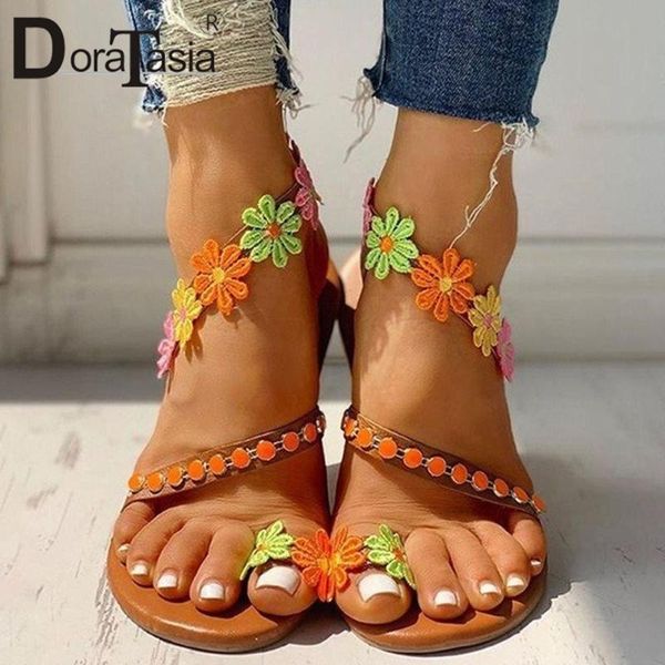 big size 35-43 female summer classic sandals round toe flat with flower women casual beach shoes woman, Black
big size 35-43 female summer classic sandals round toe flat with flower women casual beach shoes woman, Black