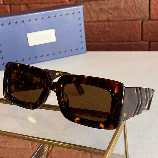 sunglasses for women summer style anti-ultraviolet 0811s retro shield lens plate quare full frame fashion eyeglasses random box, White;black
sunglasses for women summer style anti-ultraviolet 0811s retro shield lens plate quare full frame fashion eyeglasses random box, White;black