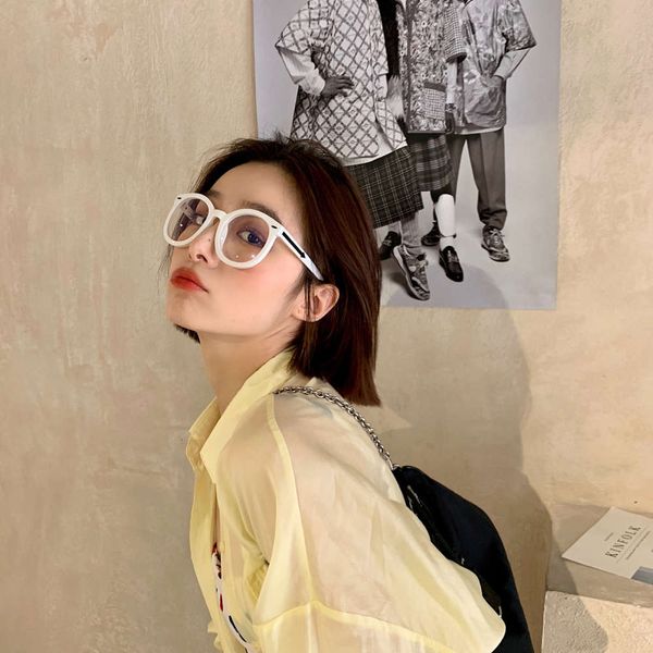 2021fashiondesigner sunglasses glasses female black thick frame blue light proof flat lens street p show face small, White;black
2021fashiondesigner sunglasses glasses female black thick frame blue light proof flat lens street p show face small, White;black