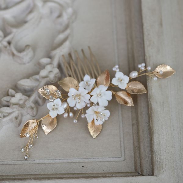 delicate porcelain flower small comb bridal pins piece gold leaf wedding headpiece handmade women pearls hair jewelry, Golden;white
delicate porcelain flower small comb bridal pins piece gold leaf wedding headpiece handmade women pearls hair jewelry, Golden;white