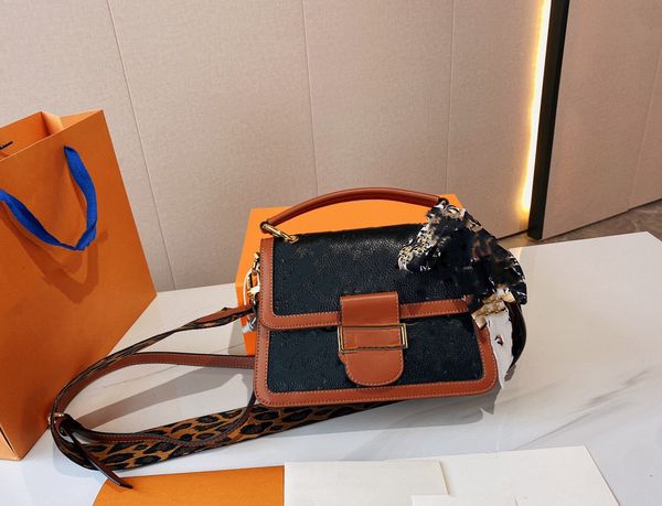 luxury designer l cross-body bag classic head layer cowhide permanent far send silk scarf
luxury designer l cross-body bag classic head layer cowhide permanent far send silk scarf