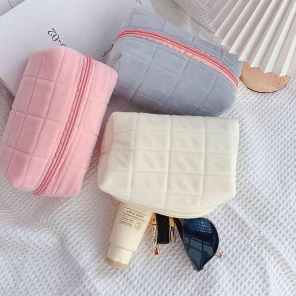 50pcs cosmetic bags women plush pillow shaped graid large capacity makeup bag mix color
50pcs cosmetic bags women plush pillow shaped graid large capacity makeup bag mix color