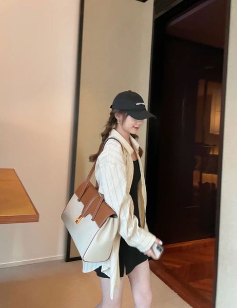 soft16 kraft canvas bag large capacity commuter tote one shoulder armpit handheld retro women's bags
soft16 kraft canvas bag large capacity commuter tote one shoulder armpit handheld retro women's bags