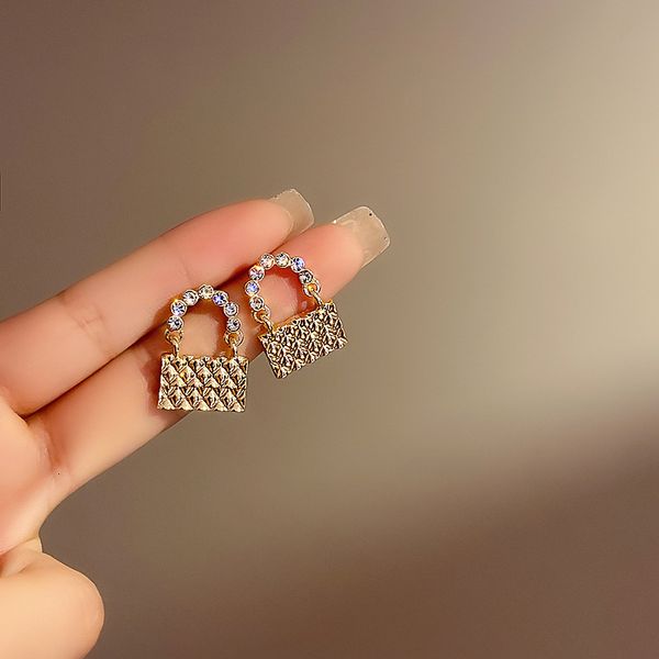 925 silver needle inlaid diamond bag earrings, cool temperament, fashionable earrings, personalized design, net red earrings, female, Golden;silver
925 silver needle inlaid diamond bag earrings, cool temperament, fashionable earrings, personalized design, net red earrings, female, Golden;silver
