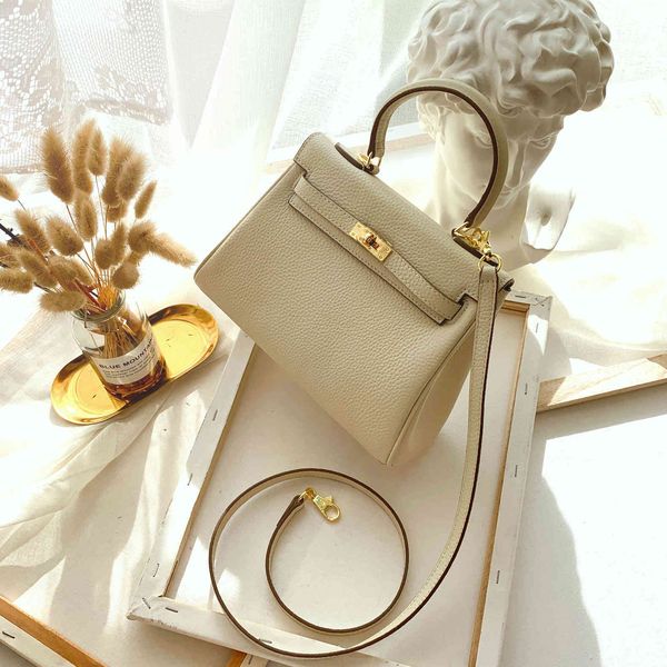 wholesale women's real mini head leather trendy white mini portable messenger bag luxurys designers bag
wholesale women's real mini head leather trendy white mini portable messenger bag luxurys designers bag