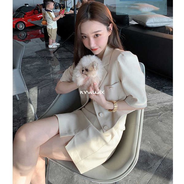 2021 summer casual women's short sleeve small suit + suspender skirt two piece set, Black;gray
2021 summer casual women's short sleeve small suit + suspender skirt two piece set, Black;gray