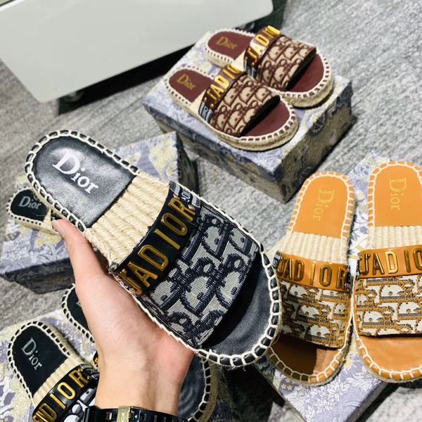 slippers sandals 2021 new metal embroidered letter slippers women's net infrared wear cool slippers leather one line slippers[finished, Black
slippers sandals 2021 new metal embroidered letter slippers women's net infrared wear cool slippers leather one line slippers[finished, Black