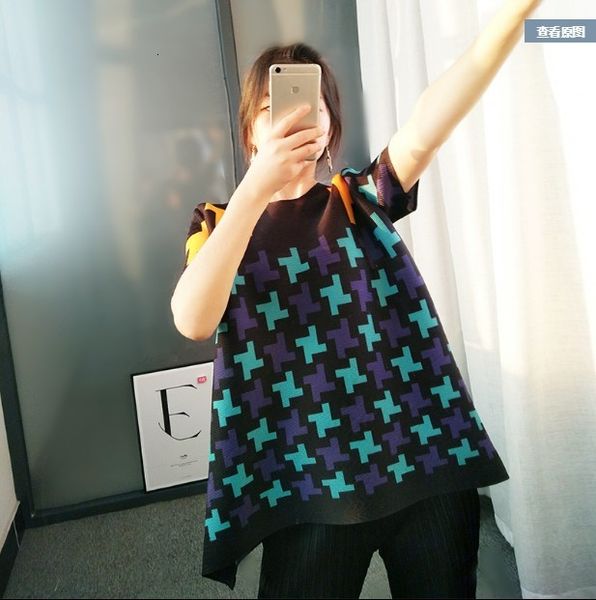 knits miyake fashion short sleeve houndstooth printing fold o-neck t-shirt, White
knits miyake fashion short sleeve houndstooth printing fold o-neck t-shirt, White