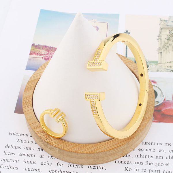 japanese and korean temperament open bracelet ring micro inlaid with cubic zircon fashion women's hand decoration is not allergic, Golden;silver
japanese and korean temperament open bracelet ring micro inlaid with cubic zircon fashion women's hand decoration is not allergic, Golden;silver