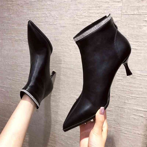 black leather short boots shoes crystal ankle boots women's new winter heels pointed thin heeled high heels boots y6922-2 210429
black leather short boots shoes crystal ankle boots women's new winter heels pointed thin heeled high heels boots y6922-2 210429