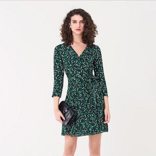 dress women's in summer 2021 with waist down and thin bandage chiffon skirt, White;black
dress women's in summer 2021 with waist down and thin bandage chiffon skirt, White;black