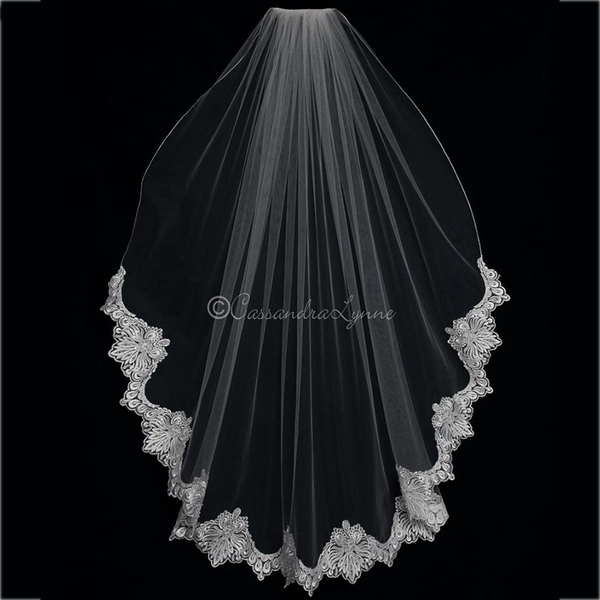 bridal veils 2021 stunning wedding veil with comb lace edge soft net custom made short, Black
bridal veils 2021 stunning wedding veil with comb lace edge soft net custom made short, Black
