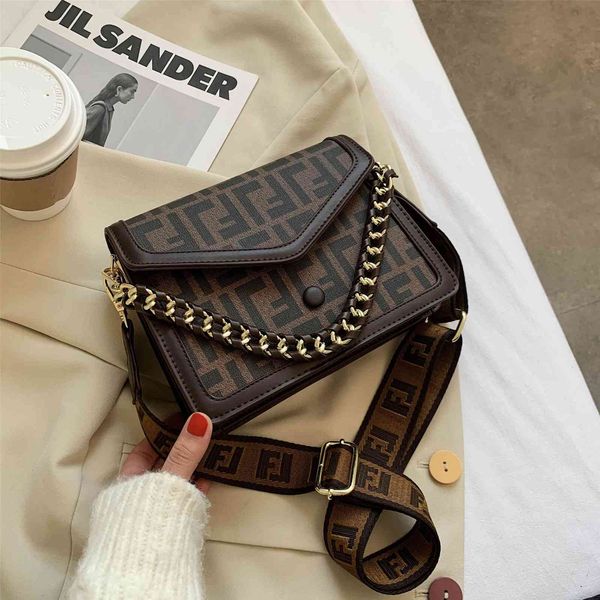 2021 autumn winter women's bag envelope postman single shoulder messenger fashion trend fen letter temperament net red ribbon
2021 autumn winter women's bag envelope postman single shoulder messenger fashion trend fen letter temperament net red ribbon