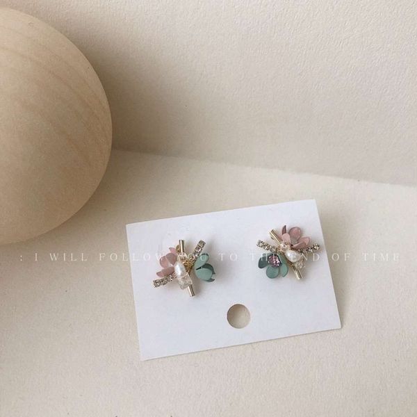 south korea east gate with s925 silver needle color contrast flowers exquisite diamond earrings for women, Black
south korea east gate with s925 silver needle color contrast flowers exquisite diamond earrings for women, Black