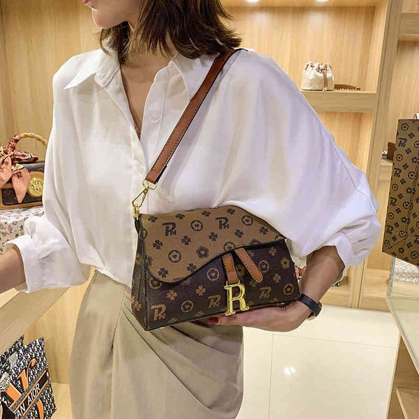 2022 factory outlet fashion temperament simple portable messenger printed single shoulder women's fashion contrast underarm small squar
2022 factory outlet fashion temperament simple portable messenger printed single shoulder women's fashion contrast underarm small squar