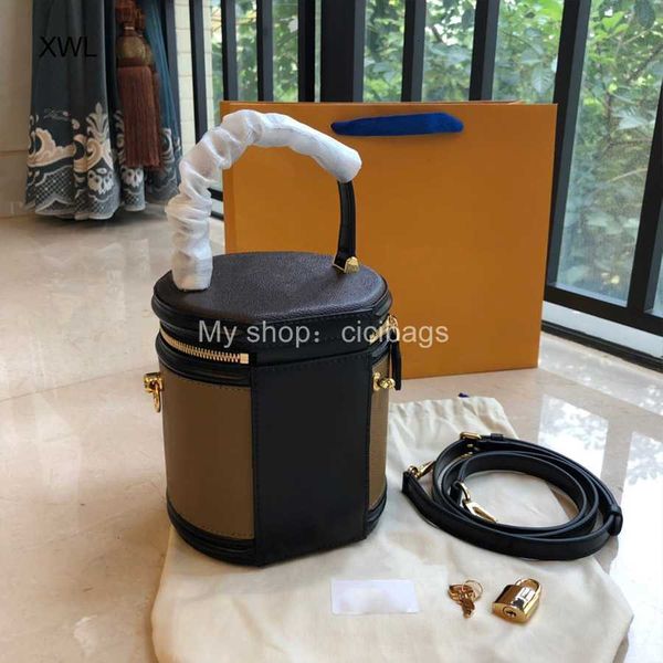 fashion luxurys designers crossbody bags 2020 real leather round graceful lady small womens handbags purses shoulder bucket bag
fashion luxurys designers crossbody bags 2020 real leather round graceful lady small womens handbags purses shoulder bucket bag