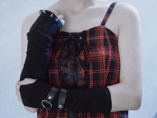 five fingers gloves ruibbit gothic harajuku punk black glove women half finger length sleeve rivet cosplay streetwear warm girl y2k, Blue;gray
five fingers gloves ruibbit gothic harajuku punk black glove women half finger length sleeve rivet cosplay streetwear warm girl y2k, Blue;gray
