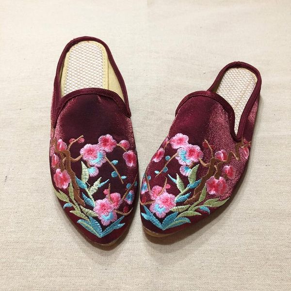 chinese embroidered women silk cotton close pointed toe mules slippers summer autumn vintage ladies flat shoes, Black
chinese embroidered women silk cotton close pointed toe mules slippers summer autumn vintage ladies flat shoes, Black