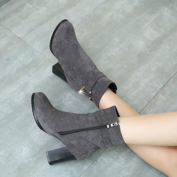 boots oversized euroamerican windtipped thick heel side zipper metal decorative short, Black
boots oversized euroamerican windtipped thick heel side zipper metal decorative short, Black