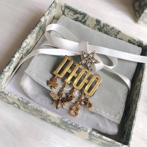 70% off home dijia 2021 new brass brooch female letter tassel bee digital, Gray
70% off home dijia 2021 new brass brooch female letter tassel bee digital, Gray
