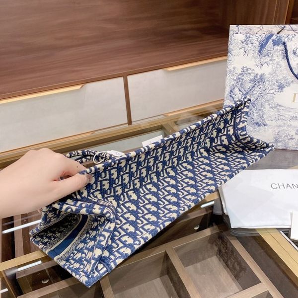 handbag christian women's bag new shopping blue jacquard fabric gorgeous elegant handsome atmosphere practical designers s cuh5 hileng
handbag christian women's bag new shopping blue jacquard fabric gorgeous elegant handsome atmosphere practical designers s cuh5 hileng