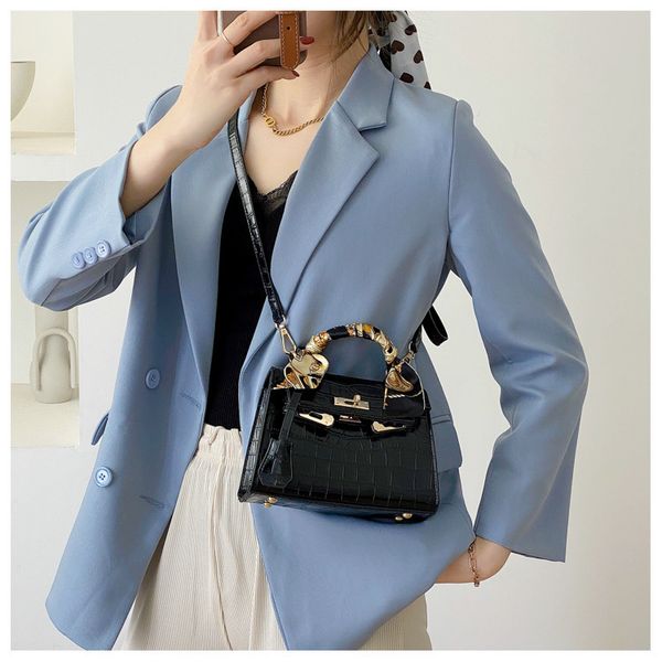 luxury designer mini bag female new fashion style handbag crocodile texture one shoulder messenger bag
luxury designer mini bag female new fashion style handbag crocodile texture one shoulder messenger bag