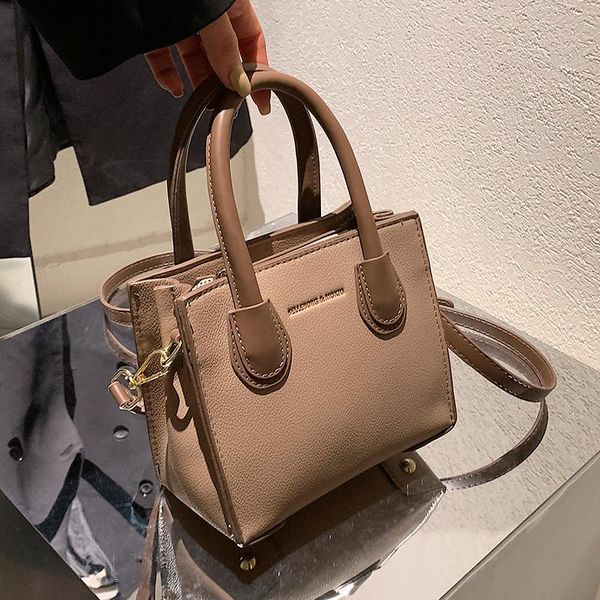 evening bags vintage fashion female tote bag 2021 pu leather women's designer handbag color contrast shoulder messenger
evening bags vintage fashion female tote bag 2021 pu leather women's designer handbag color contrast shoulder messenger