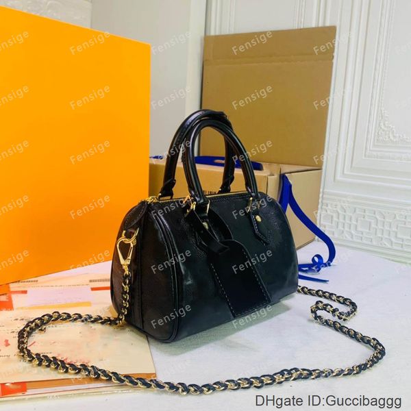 designer luxury bags speedy chains bb lambskin embossed pattern boston inclined shoulder bag pillow crossbody handbags m57111
designer luxury bags speedy chains bb lambskin embossed pattern boston inclined shoulder bag pillow crossbody handbags m57111