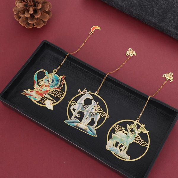 bookmark chinese style dunhuang mural retro carving metal bookmarks hollow pendant book clip pagination mark school stationery
bookmark chinese style dunhuang mural retro carving metal bookmarks hollow pendant book clip pagination mark school stationery