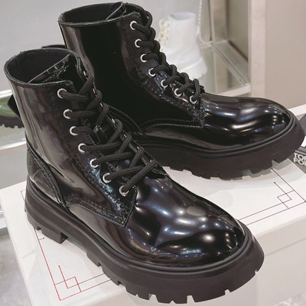 women designer wander boots black leather round toe rubber platform ankle boot
women designer wander boots black leather round toe rubber platform ankle boot