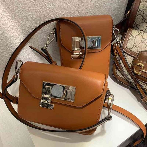 large-capacity handbagshandbag wanghong dijia women's single shoulder messenger bag fashionable old flower postman handbag zlydesigner
large-capacity handbagshandbag wanghong dijia women's single shoulder messenger bag fashionable old flower postman handbag zlydesigner