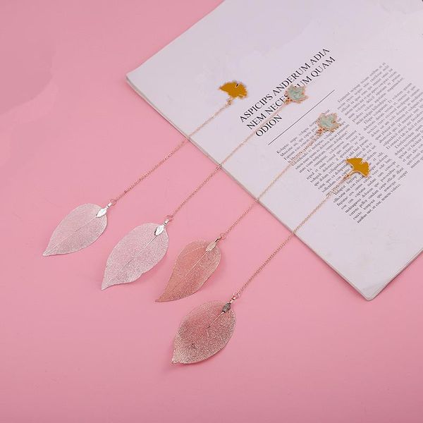 2pcs exquisite leaf vein bookmark metal hollow page folder with pendant retro leaves book mark chinese style holder chain
2pcs exquisite leaf vein bookmark metal hollow page folder with pendant retro leaves book mark chinese style holder chain