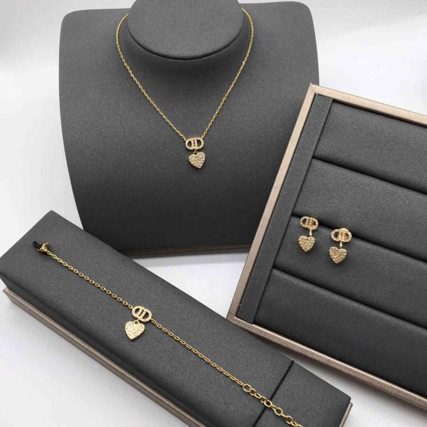 factory specials aa designer 2021 new love earring bracelet necklace, boutique set must be paid by celebrities, and the same necklace for st, Silver
factory specials aa designer 2021 new love earring bracelet necklace, boutique set must be paid by celebrities, and the same necklace for st, Silver