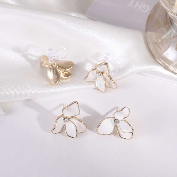 flower earrings fashion simple earrings sense female without
flower earrings fashion simple earrings sense female without