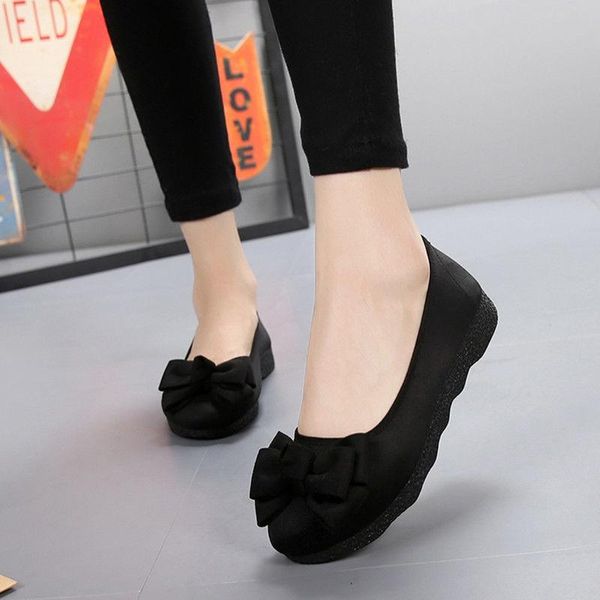 spring and autumn old beijing shoes fashion flat peas comfortable breathable soft bottom black work women's sandals
spring and autumn old beijing shoes fashion flat peas comfortable breathable soft bottom black work women's sandals