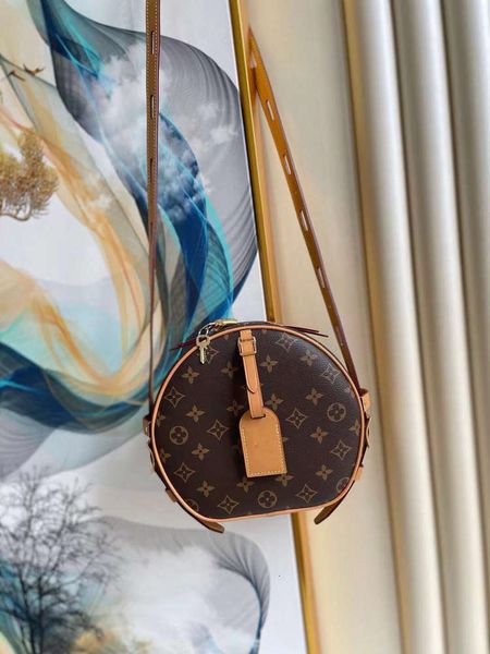 2021 luxury one-shoulder messenger bag fashion designer backpack handbag practical appearance can be used for travel
2021 luxury one-shoulder messenger bag fashion designer backpack handbag practical appearance can be used for travel