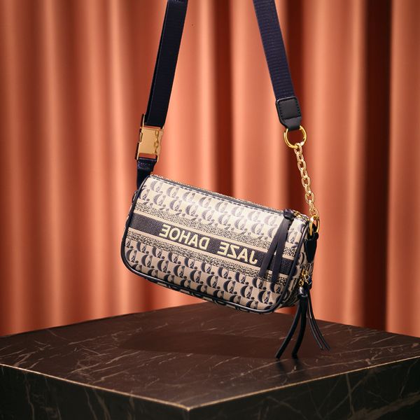 product recommendation niche single shoulder women's bag 2021 autumn and winter new fashion luxury wide belt messenger
product recommendation niche single shoulder women's bag 2021 autumn and winter new fashion luxury wide belt messenger