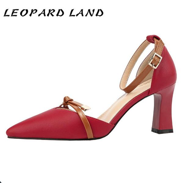 dress shoes leopard land 7.5cm pointed shallow high-heeled with thick heels single patent leather buckle women's lsj, Black
dress shoes leopard land 7.5cm pointed shallow high-heeled with thick heels single patent leather buckle women's lsj, Black