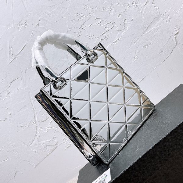 luxury designers italy brand classic mirror surface underarm bags patent leather women crossbody bags fashion shoulder handbag totes designe
luxury designers italy brand classic mirror surface underarm bags patent leather women crossbody bags fashion shoulder handbag totes designe