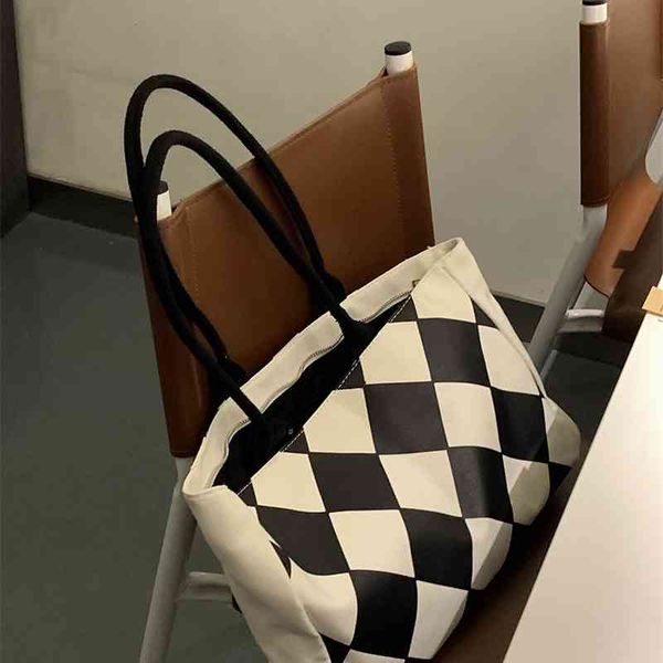 xinbang street eye catching fashion cool black and white diamond checkerboard large capacity leisure student one shoulder canvas bag female
xinbang street eye catching fashion cool black and white diamond checkerboard large capacity leisure student one shoulder canvas bag female