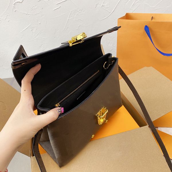 women luxurys designers bags 2021lock messenger bag european and american fashion handbag all-match shoulder messenger female bag designer b
women luxurys designers bags 2021lock messenger bag european and american fashion handbag all-match shoulder messenger female bag designer b