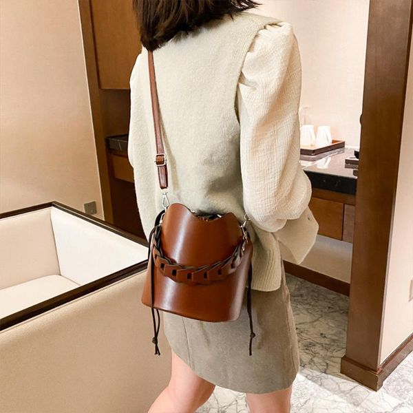 evening bags 2021 fashion women handbag trendy crossbody pu leather brand designer bucket luxury bag with practical shoulder strap
evening bags 2021 fashion women handbag trendy crossbody pu leather brand designer bucket luxury bag with practical shoulder strap