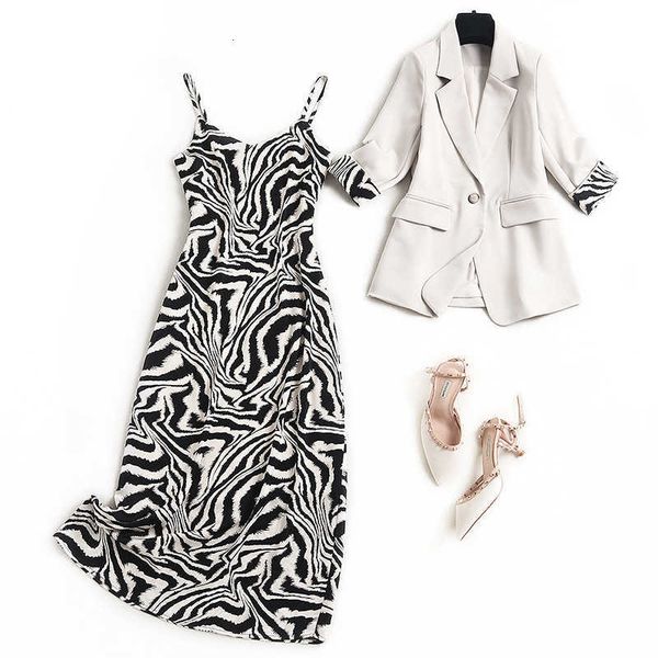 weiou leopard suspender skirt temperament blazer suit women's 2021 spring satin drs 17323, Black;gray
weiou leopard suspender skirt temperament blazer suit women's 2021 spring satin drs 17323, Black;gray