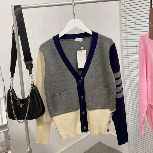 2022 factory wholesale new high version autumn fashion stripe contrast color simple fresh soft slim casual couple cardigan, White
2022 factory wholesale new high version autumn fashion stripe contrast color simple fresh soft slim casual couple cardigan, White