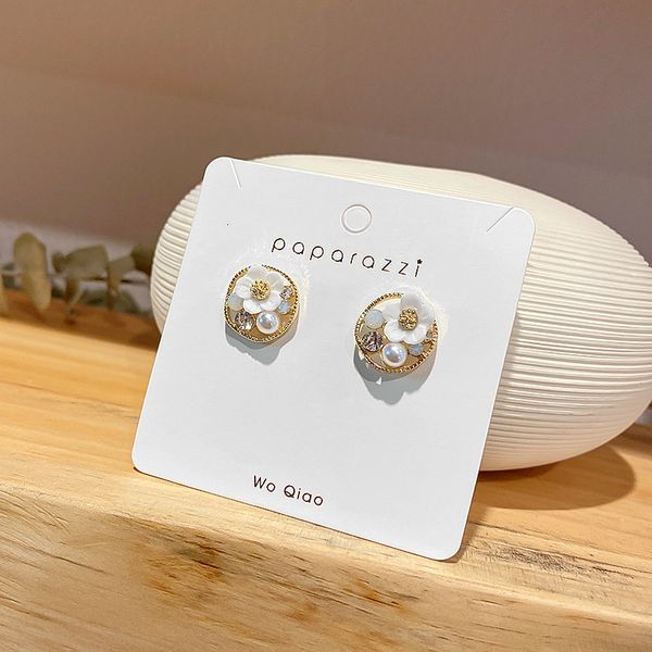 925 silver needle fashion version super fairy flower ear geometric circle hollow earrings with diamond simple and fresh earrings, Golden
925 silver needle fashion version super fairy flower ear geometric circle hollow earrings with diamond simple and fresh earrings, Golden