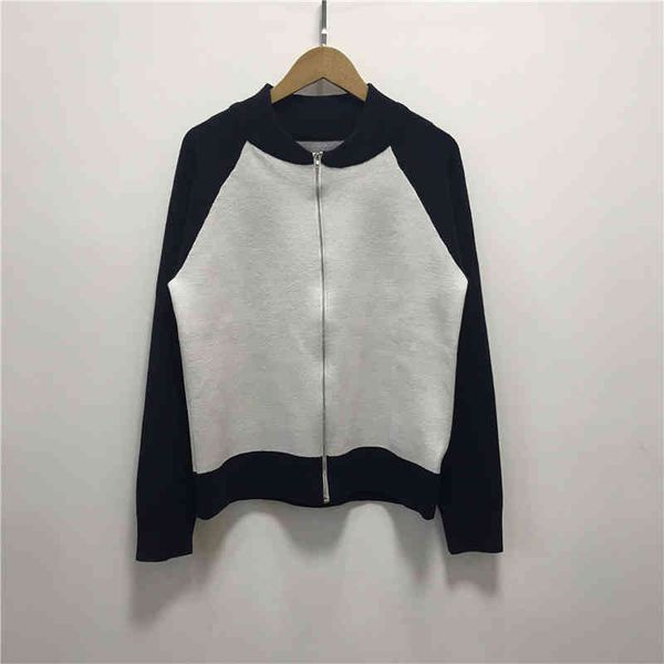 2022 factory wholesale new model d family college style 21 autumn and winter letter stand collar zipper color matching baseball suit knitted, White;black
2022 factory wholesale new model d family college style 21 autumn and winter letter stand collar zipper color matching baseball suit knitted, White;black