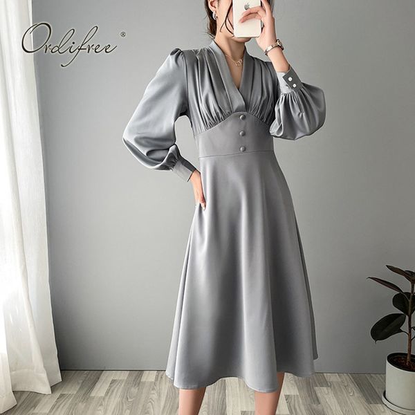 autumn women satin party long sleeve vintage elegant lady silk shiny dress 210415, Black;gray
autumn women satin party long sleeve vintage elegant lady silk shiny dress 210415, Black;gray