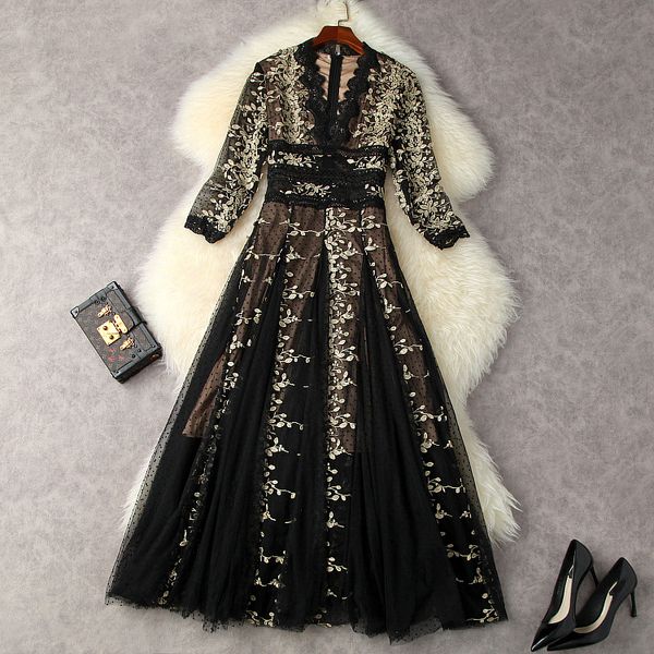 european and american women's wear for summer 2021 seven-quarter sleeve v-neck heavy embroidery fashion pleated dress, Black;gray
european and american women's wear for summer 2021 seven-quarter sleeve v-neck heavy embroidery fashion pleated dress, Black;gray
